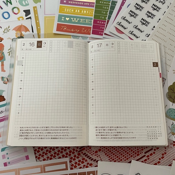 Hobonichi A6 Daily Yellow Planner - Picture 3 of 3